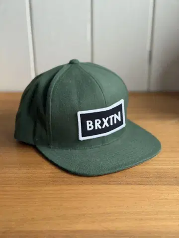 BRXTN 그린 스냅백 캡