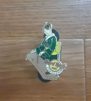 하드 록 카페 Hard Rock Cafe 금 핑 배지 pin
