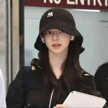 MLB KOREA 버킷햇 블랙 aespa 카리나 착용