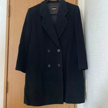 루브르 블랙 더블 브레스트 피 코트