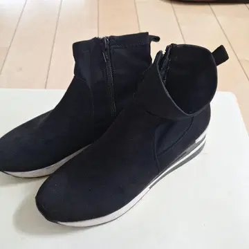 REZOY 블랙 스웨이드 부티 지퍼 포함 24.5cm