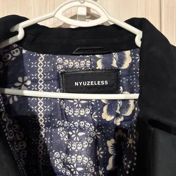 NYUZELESS 블랙 테일러드 자켓