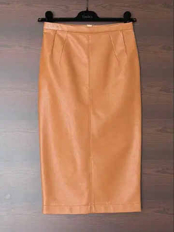 가격 인하! No.21 한정판 베이지 가죽풍 타이트 스커트