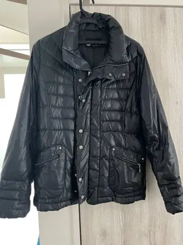 블랙 다운 자켓 후드 부착 사이즈 40