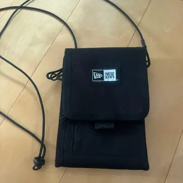 NEW ERA 블랙 숄더백