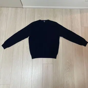 UNIQLO 네이비 캐시미어 V넥 스웨터