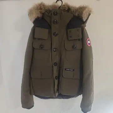 Canada Goose 다운 자켓 올리브색