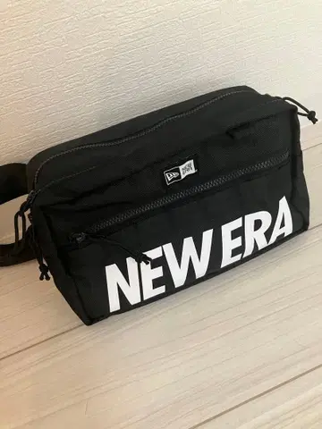 새상품급 NEW ERA 바디백 블랙