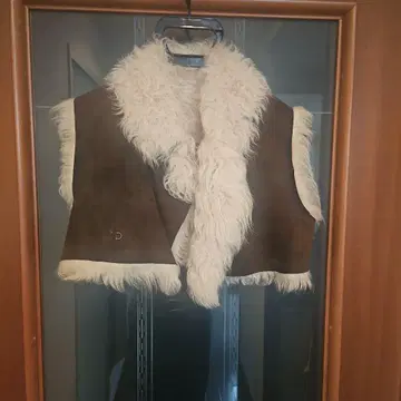 KNOTT 무스탕 숏 기장 베스트 브라운