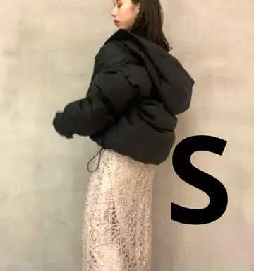FRAY I.D 후드 부착 블랙 다운 자켓