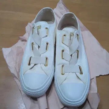 CONVERSE 스니커즈 골드 금장 장식 포함