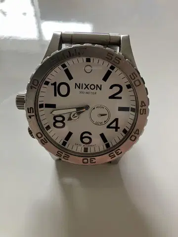 NIXON THE 51-30 CHRONO 손목시계 배터리 교환 필요