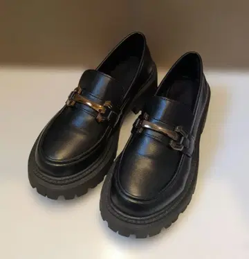 블랙 가죽 로퍼 통굽