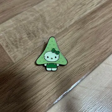 헬로키티 일본관 핀 배지