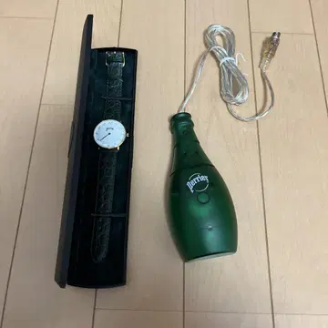 페리에 손목시계와 마우스