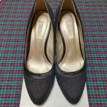 MICHEL KLEIN 라메감 있는 원단 소재 약 7cm 하이힐