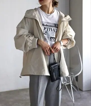 미들 마운틴 후드티 아이보리