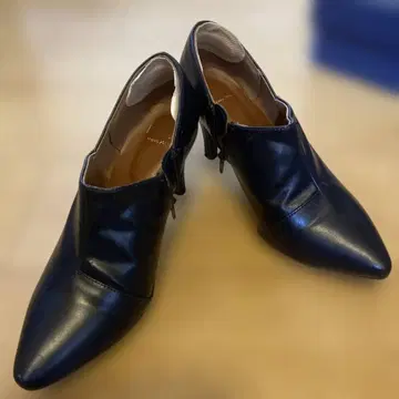 블랙 지퍼 달린 부티