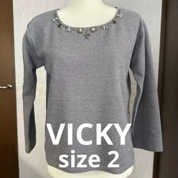 비키 (VICKY) 그레이 비쥬 장식 긴팔 상의