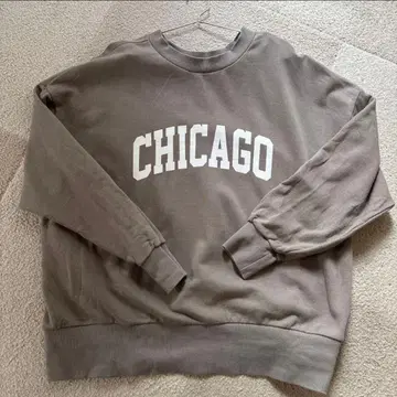 CHICAGO 프린트 베이지 맨투맨