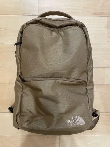 THE NORTH FACE 셔틀 데이 백팩 새상품급 PC 대응