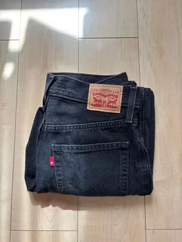 Levi's 블랙 스트레이트 데님