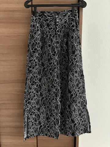 lilLilly 꽃무늬 레이스 와이드 팬츠 블랙 화이트