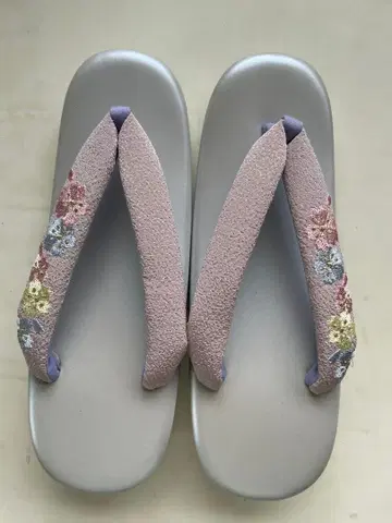 연보라색 꽃무늬 자수 조리