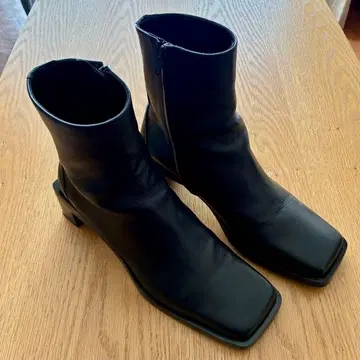 ZARA 가죽 숏부츠 블랙
