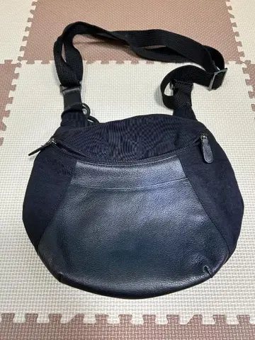 ARETA 숄더백 블랙