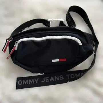 TOMMY JEANS 블랙 바디백