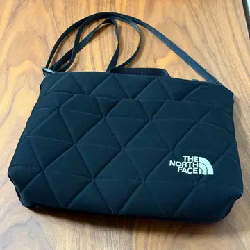 THE NORTH FACE 퀼팅 숄더백 블랙