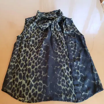 더마 컬렉션 애니멀 무늬 블라우스