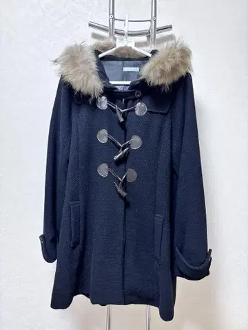 dazzlin 퍼 달린 블랙 더플 코트