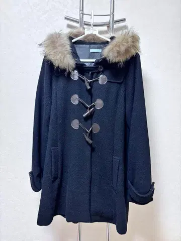 dazzlin 퍼 달린 블랙 더플 코트