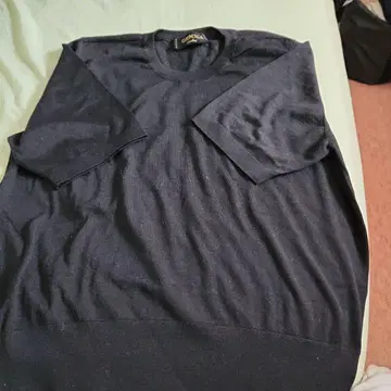 GEMMA 블랙 반팔 니트