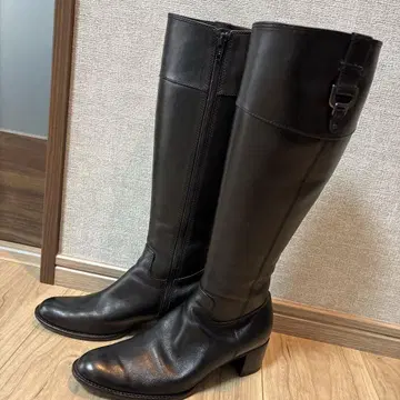 가격 인하했습니다. 가죽 블랙 롱 부츠 중간 힐