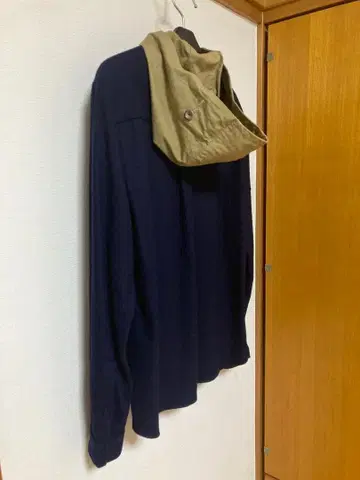 후드 부착 네이비 셔츠
