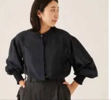 저널 스탠다드 셔링 슬리브 블라우스