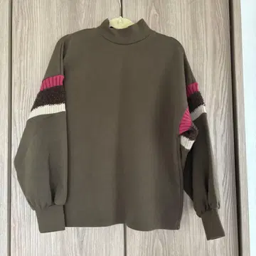 하이넥 브라운 니트