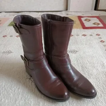 브라운 지퍼 부착 부츠