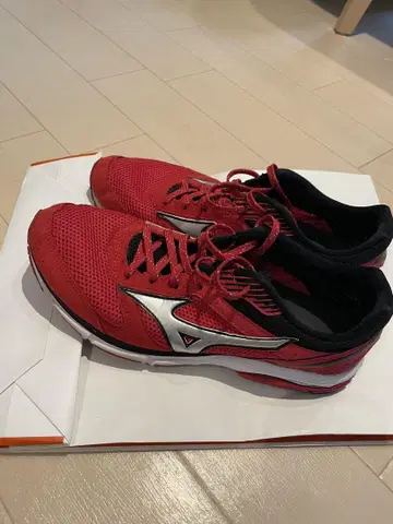 Mizuno Wave Inspire 러닝화 레드