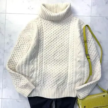 유나이티드 애로우즈 루즈핏 하이넥 케이블 니트 풀오버