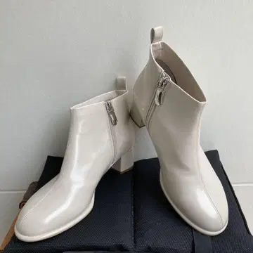 유나이티드 애로우즈 숏부츠 힐 5cm 화이트 지퍼 부티