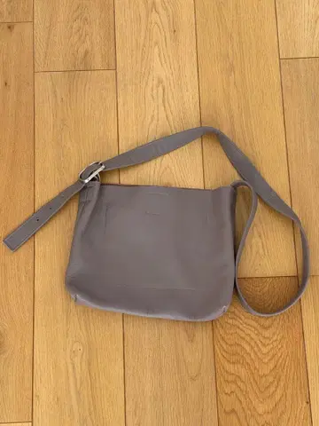 ATELIER 4.5 그레이 가죽 숄더백