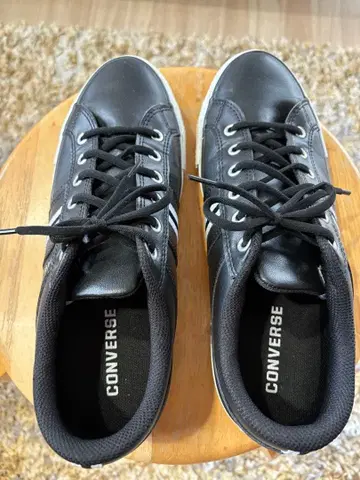 CONVERSE 블랙 스니커즈
