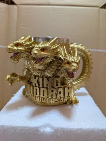 킹 기도라 기념일 피규어