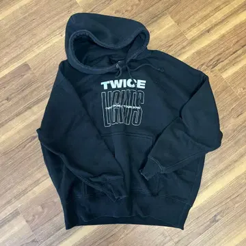 TWICE 로고 블랙 후드티