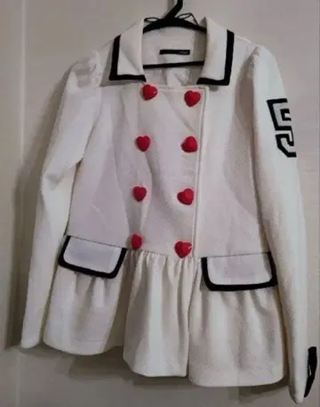 one spo 화이트 하트 버튼 자켓 화이트