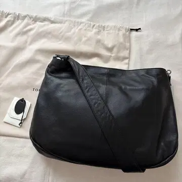 TOUT Y EST 투티에 나셀에폴